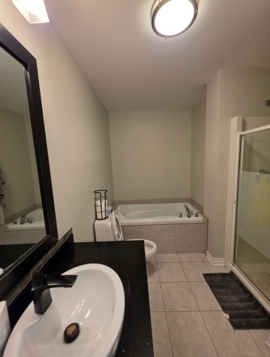 Bathroom - 4-5645 Boul. Chevrier, Brossard, QC - Indoor Photo Showing Bathroom