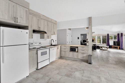 Cuisine - 8 Ch. Parker, Harrington, QC - Indoor Photo Showing Kitchen