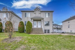 456  - 460 Rue Marie-C.-Daveluy Boisbriand, QC J7G 3G8