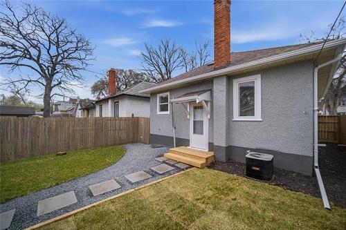 91 Martin Ave, Winnipeg, MB 