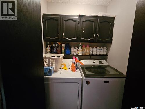 1204 North Railway Street E, Swift Current, SK - Indoor Photo Showing Laundry Room