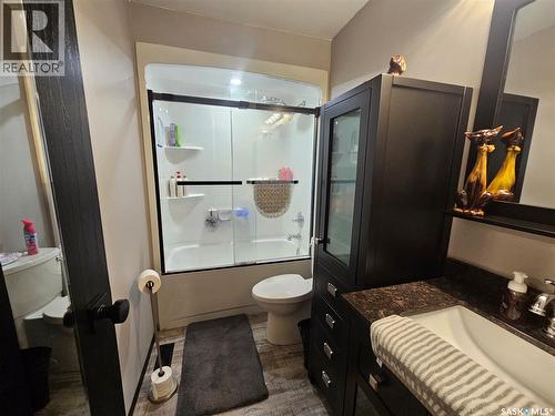 1204 North Railway Street E, Swift Current, SK - Indoor Photo Showing Bathroom