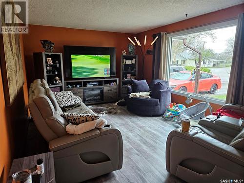 1204 North Railway Street E, Swift Current, SK - Indoor Photo Showing Living Room
