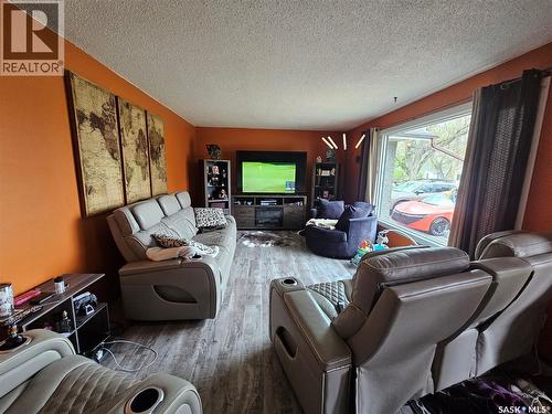 1204 North Railway Street E, Swift Current, SK - Indoor Photo Showing Living Room