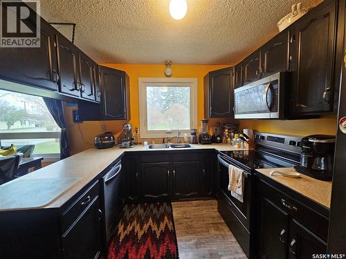 1204 North Railway Street E, Swift Current, SK - Indoor Photo Showing Kitchen With Double Sink