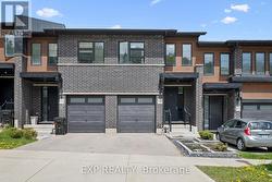 907 ROBERT FERRIE DRIVE  Kitchener, ON N2R 0P2