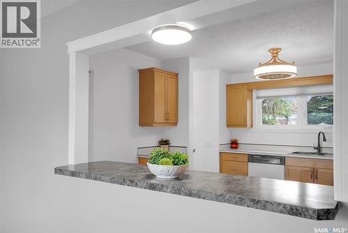 606 Wardlow Road, Saskatoon, SK - Indoor Photo Showing Kitchen