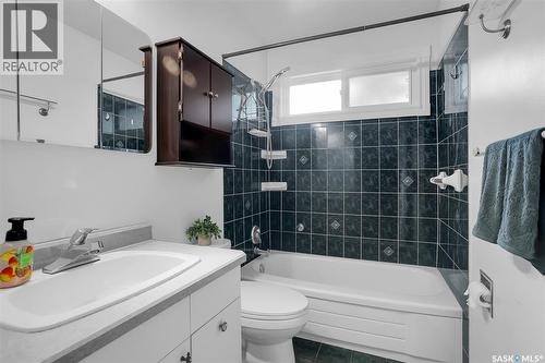 606 Wardlow Road, Saskatoon, SK - Indoor Photo Showing Bathroom