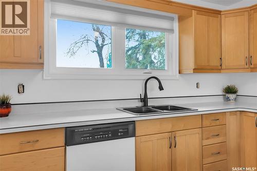 606 Wardlow Road, Saskatoon, SK - Indoor Photo Showing Kitchen With Double Sink
