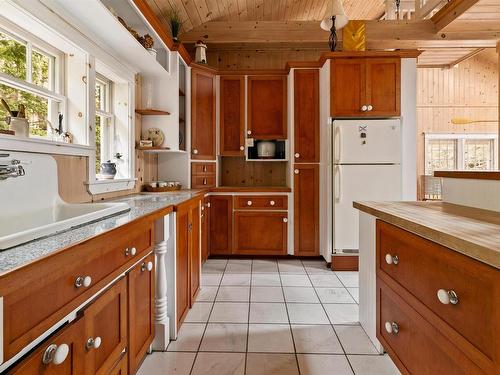 Maple Island, Plymouth, NS - Indoor Photo Showing Kitchen