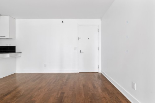 Salon - 754-1414 Rue Chomedey, Montréal (Ville-Marie), QC - Indoor Photo Showing Other Room