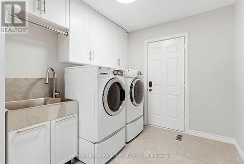 Main floor laundry with access to garage - 67 Honeysuckle Crescent, Hamilton, ON - Indoor Photo Showing Laundry Room