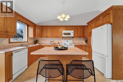 735 Fairbrother Avenue, Saskatoon, SK - Indoor Photo Showing Kitchen With Double Sink