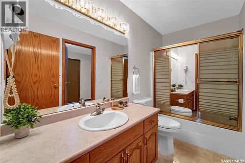 735 Fairbrother Avenue, Saskatoon, SK - Indoor Photo Showing Bathroom