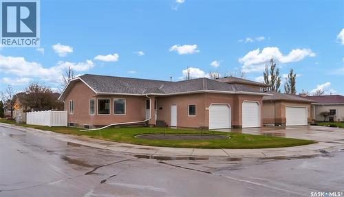 735 Fairbrother Avenue, Saskatoon, SK - Outdoor With Facade