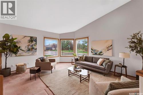 735 Fairbrother Avenue, Saskatoon, SK - Indoor Photo Showing Living Room
