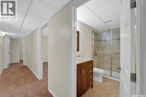 735 Fairbrother Avenue, Saskatoon, SK - Indoor Photo Showing Bathroom