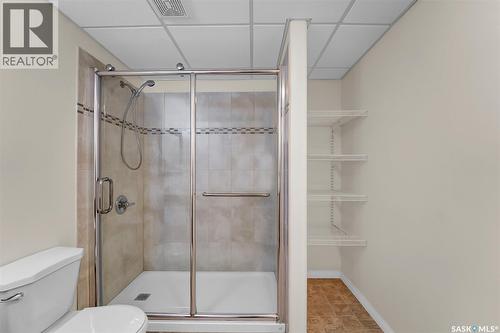 735 Fairbrother Avenue, Saskatoon, SK - Indoor Photo Showing Bathroom