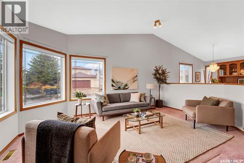 735 Fairbrother Avenue, Saskatoon, SK - Indoor Photo Showing Living Room
