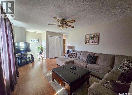 15 Mackenzie Drive, Yorkton, SK - Indoor Photo Showing Living Room