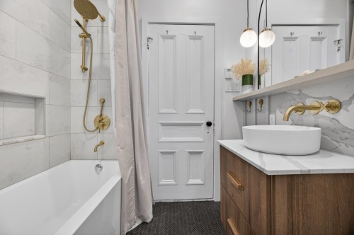Bathroom - 345  - 343 Av. Westminster N., Montréal-Ouest, QC - Indoor Photo Showing Bathroom