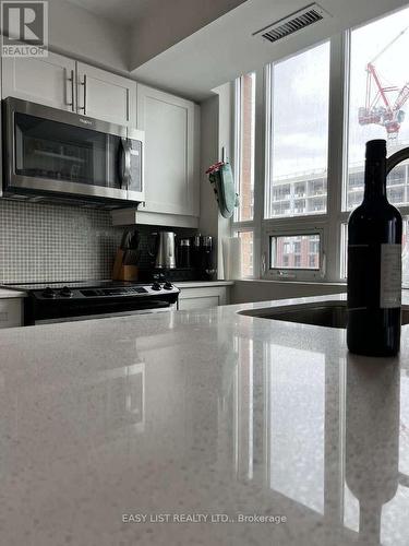 1402 - 125 Western Battery Road, Toronto, ON - Indoor Photo Showing Kitchen