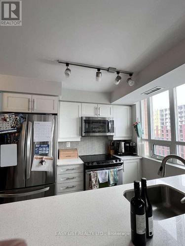 1402 - 125 Western Battery Road, Toronto, ON - Indoor Photo Showing Kitchen