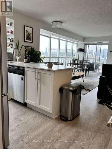 1402 - 125 Western Battery Road, Toronto, ON - Indoor Photo Showing Kitchen