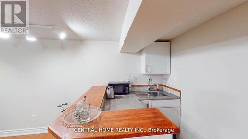 4 Robaldon Road, Toronto, ON - Indoor