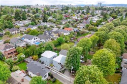 1427 Walnut St Victoria, BC V8R 1Y7