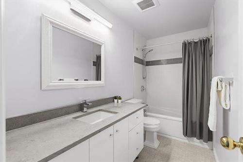 68 Newcombe Cr, Winnipeg, MB 