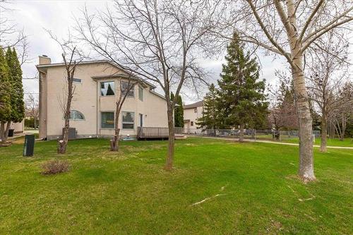 68 Newcombe Cr, Winnipeg, MB 