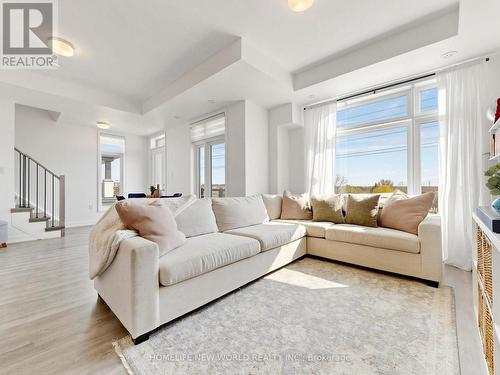 218 - 2550 Castlegate Crossing, Pickering, ON - Indoor Photo Showing Living Room