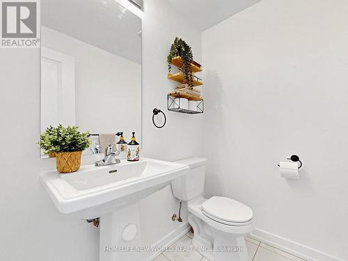 218 - 2550 Castlegate Crossing, Pickering, ON - Indoor Photo Showing Bathroom