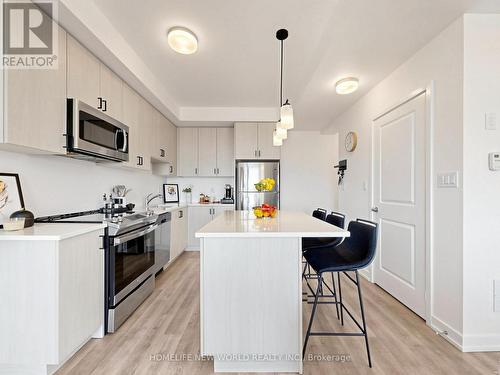 218 - 2550 Castlegate Crossing, Pickering, ON - Indoor Photo Showing Kitchen With Upgraded Kitchen