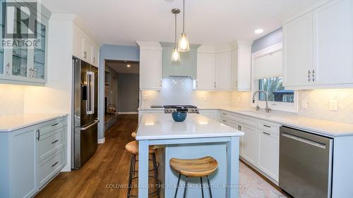 33 Elvyn Crescent, Oro-Medonte, ON - Indoor Photo Showing Kitchen With Upgraded Kitchen