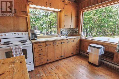 1 Brill'S Island, Nipissing, ON - Indoor Photo Showing Kitchen