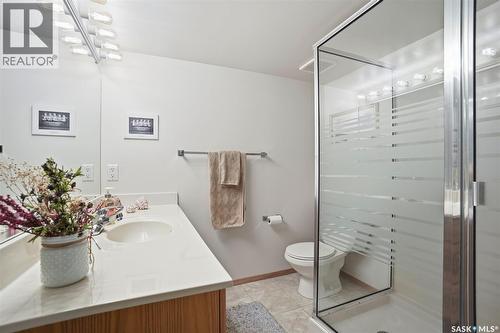 211 Brookmore Lane, Saskatoon, SK - Indoor Photo Showing Bathroom