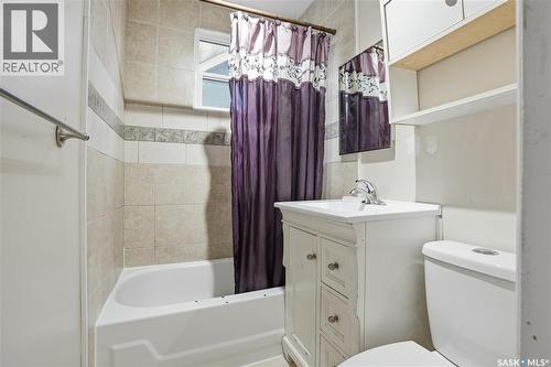 1115 J Avenue N, Saskatoon, SK - Indoor Photo Showing Bathroom