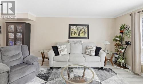 1 - 151 Bonaventure Drive, London East (East I), ON - Indoor Photo Showing Living Room