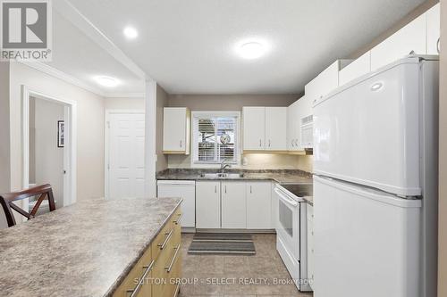 1 - 151 Bonaventure Drive, London East (East I), ON - Indoor Photo Showing Kitchen