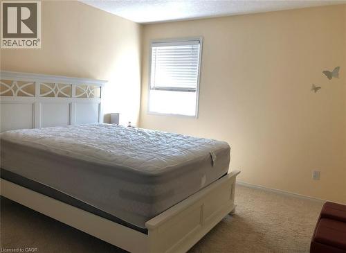 Carpeted room with neutral-toned walls and a single window with blinds - 350 Havendale Crescent, Waterloo, ON - Indoor Photo Showing Bedroom