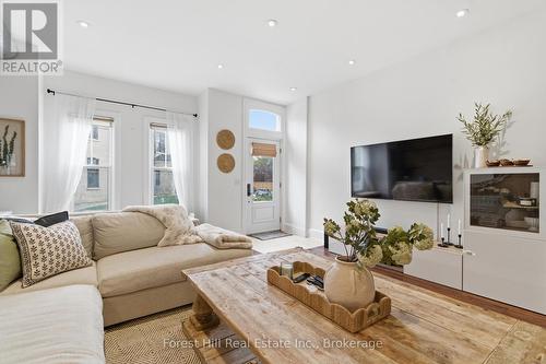 66 St Andrews Street, Cambridge, ON - Indoor Photo Showing Living Room