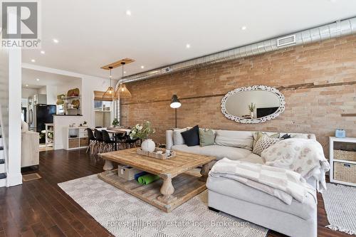 66 St Andrews Street, Cambridge, ON - Indoor Photo Showing Living Room