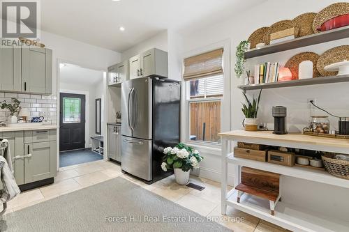 66 St Andrews Street, Cambridge, ON - Indoor Photo Showing Kitchen