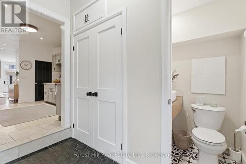 66 St Andrews Street, Cambridge, ON - Indoor Photo Showing Bathroom