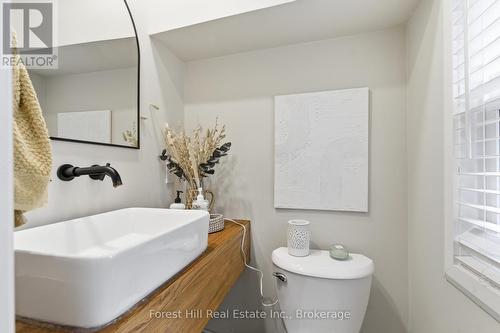 66 St Andrews Street, Cambridge, ON - Indoor Photo Showing Bathroom