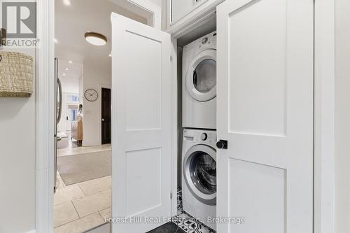 66 St Andrews Street, Cambridge, ON - Indoor Photo Showing Laundry Room