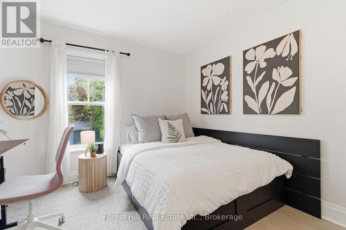 66 St Andrews Street, Cambridge, ON - Indoor Photo Showing Bedroom