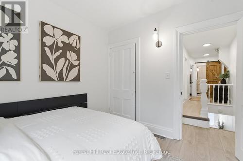 66 St Andrews Street, Cambridge, ON - Indoor Photo Showing Bedroom